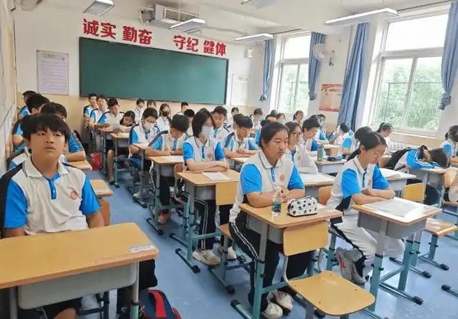 初中做了，高中受益的六件事！1、英语提前学，底子好的在初中就搞定高中英语，到