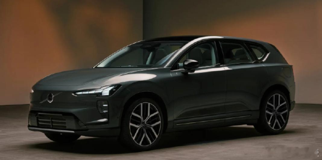 沃尔沃EX60这台车，真的是把北欧的优劣势都拉满了4803/1899/2970的