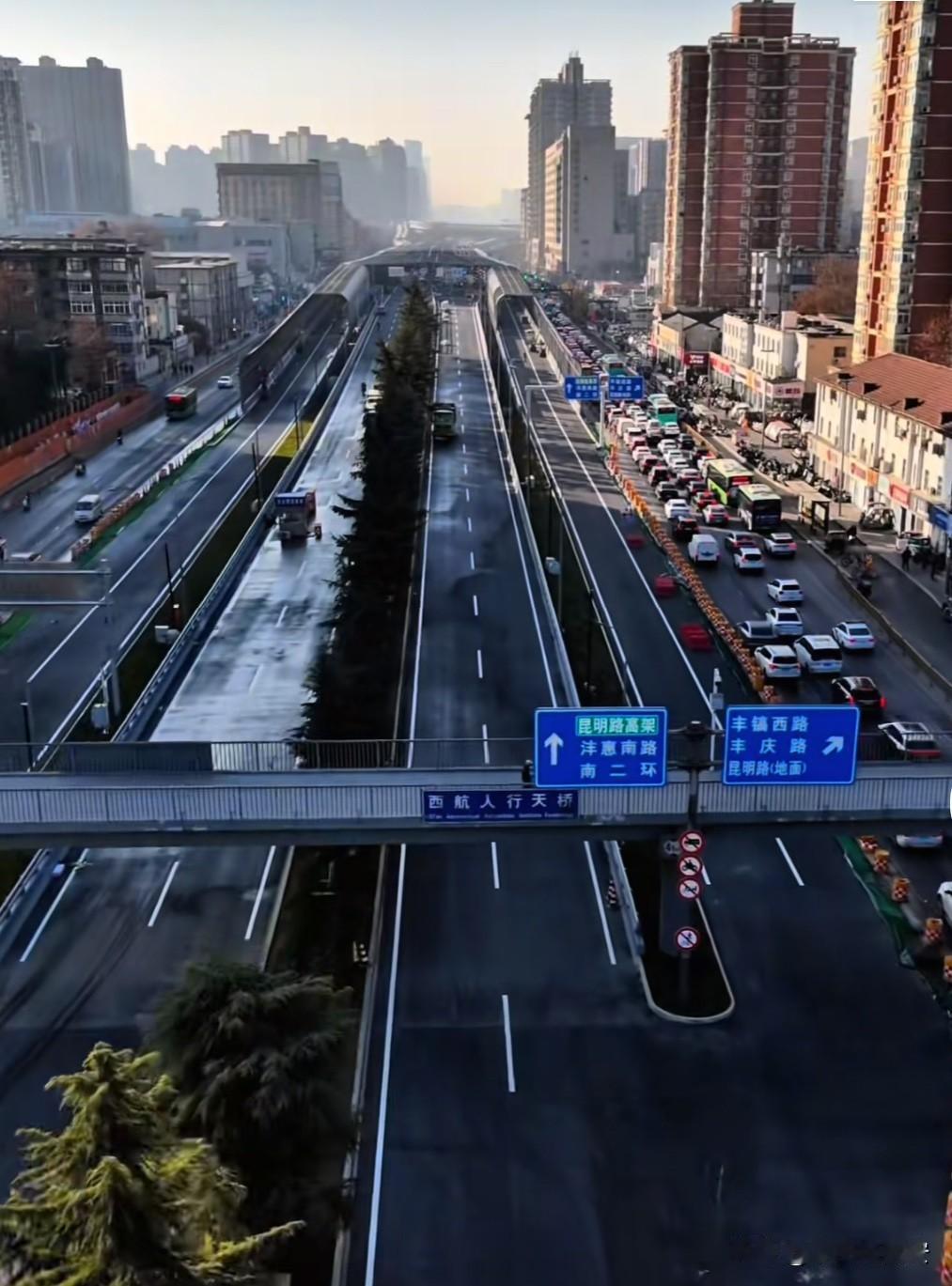 西二环高架改造项目即将竣工通车经过大半年的紧张施工，西二环高架桥改造工程