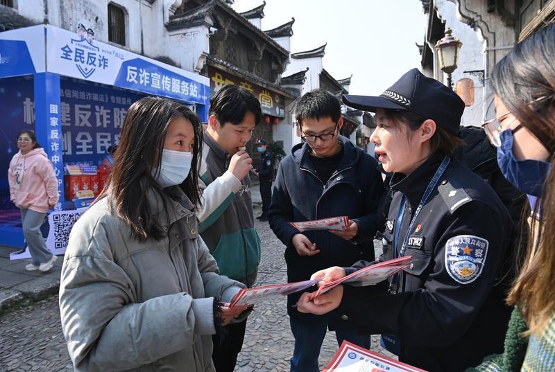 近年来，随着反诈力度的不断加大，我国电信诈骗案件在数量和损失金额上呈现出波动变化