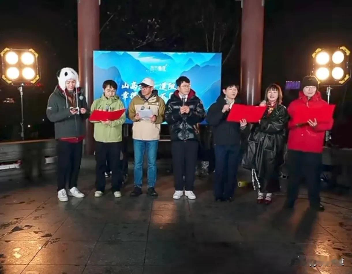 东方甄选已经敲定新的执行总裁，这次湖北专场，跨年晚会他也在！他就是孙进，此前是