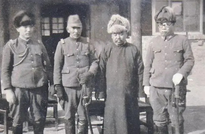 抗战时期，河南开封尉氏的一个村寨，日军中队长长谷川勒令保长王家福两天送来二十名姑