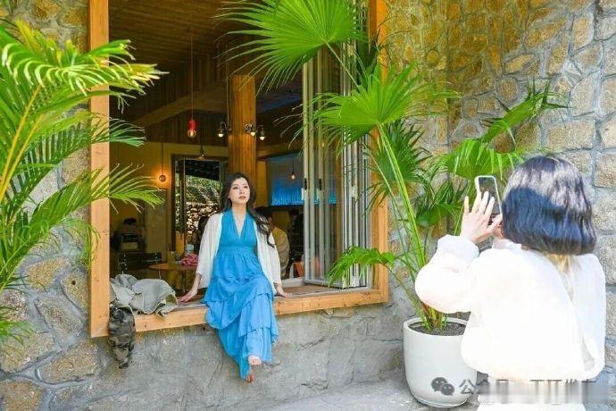 在玉环咖啡遇蟹更鲜甜谁能想到，玉环山沟里的废弃水电站，竟成了日均600人的网红