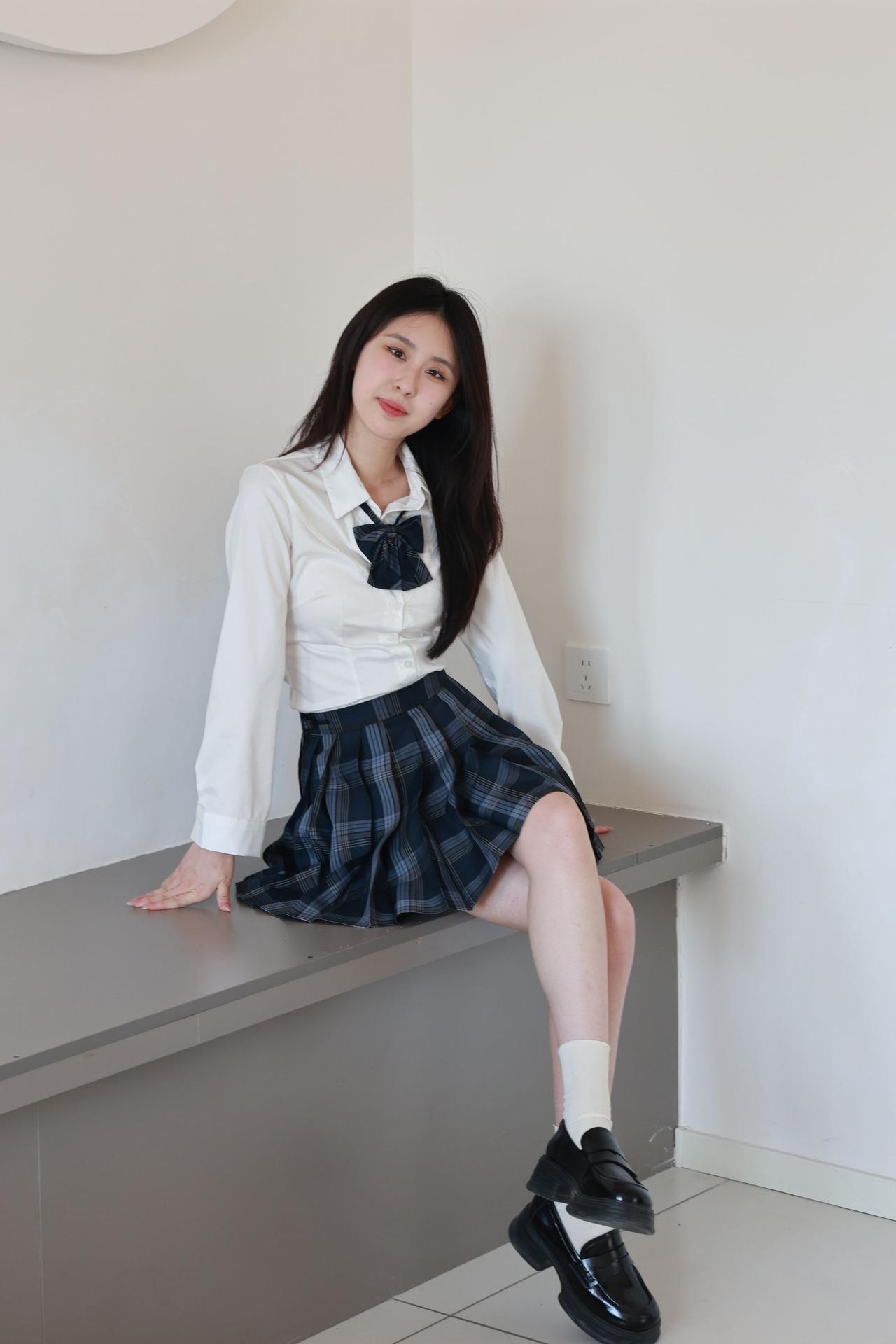 甜美系少女，格子裙搭配白色衬衫，青春活力满满！💕白衬衫裙穿搭少女感白衬衣白