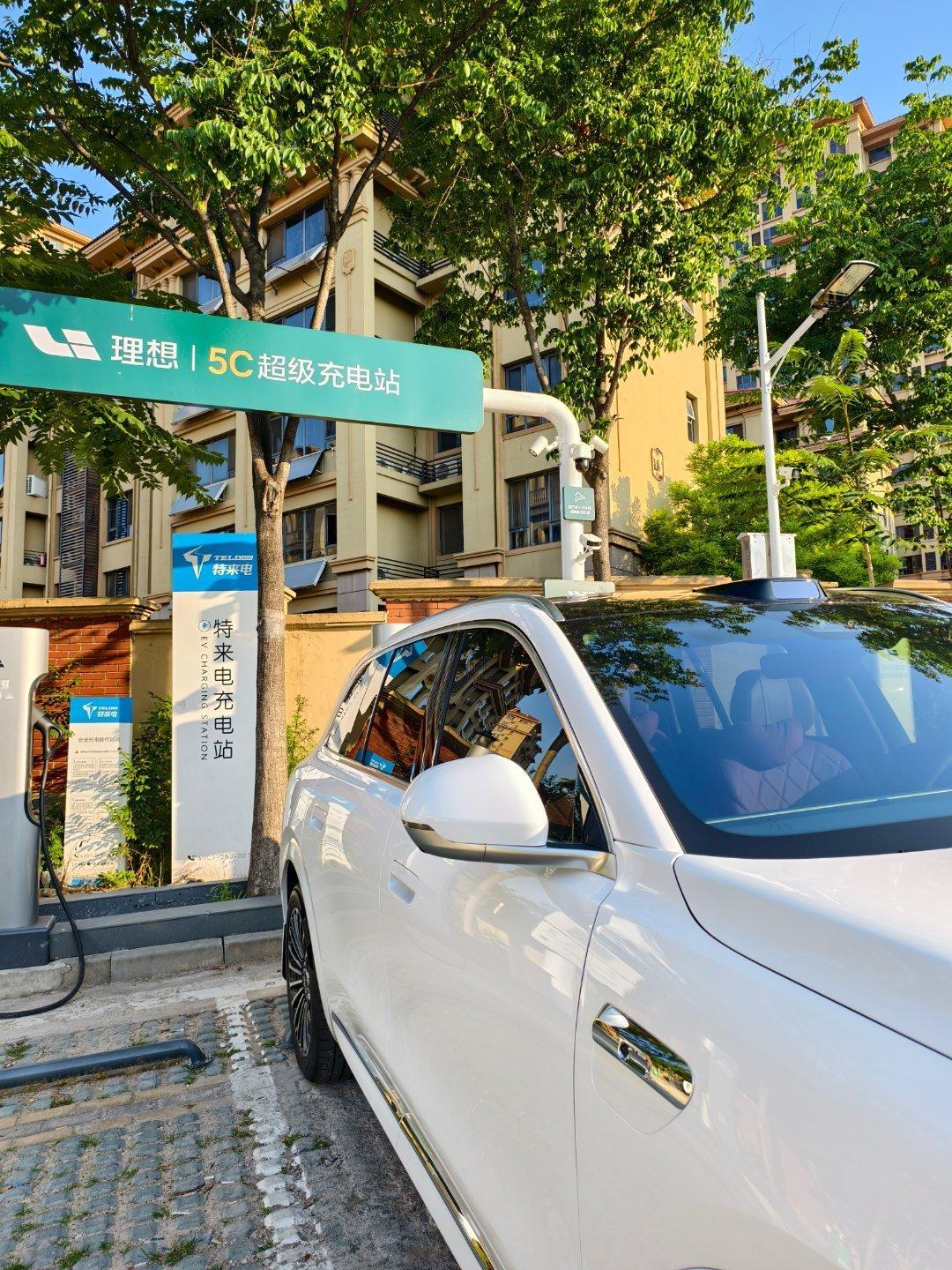 大早上开问界M8来试试理想5C超充站，从18%开始到95%，整个充电时间还行，就