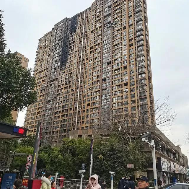 15死44伤！南京电动车火灾警示：这些致命操作正在透支你的安全！央视新闻1