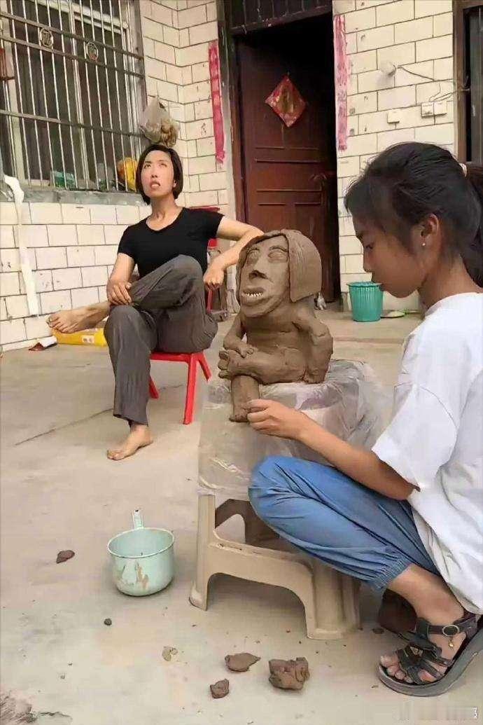 这个小女孩天赋好强