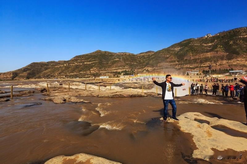 男子在壶口瀑布外喊话被景区投诉男子在壶口瀑布外喊话遭景区投诉，这事着实令人费解