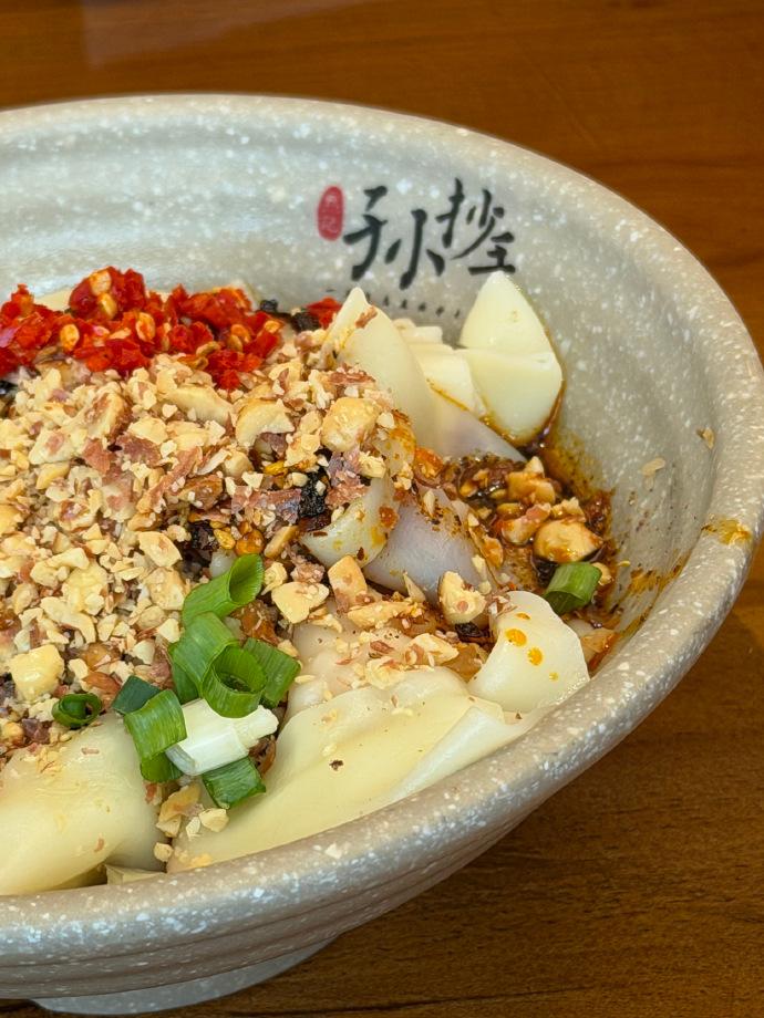 硬气！绵阳本地餐饮品牌孙抄手宣布终止外卖合作，很多人第一反应都是：一家餐馆，真敢