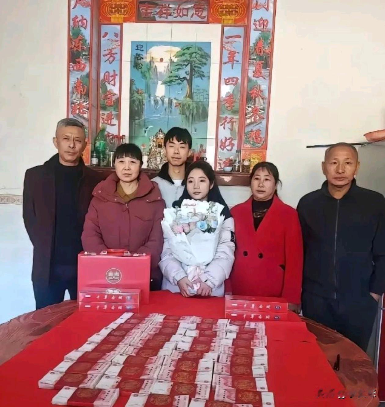 结婚本来是喜庆，高高兴兴的，但是在他们脸上看不到一点笑容