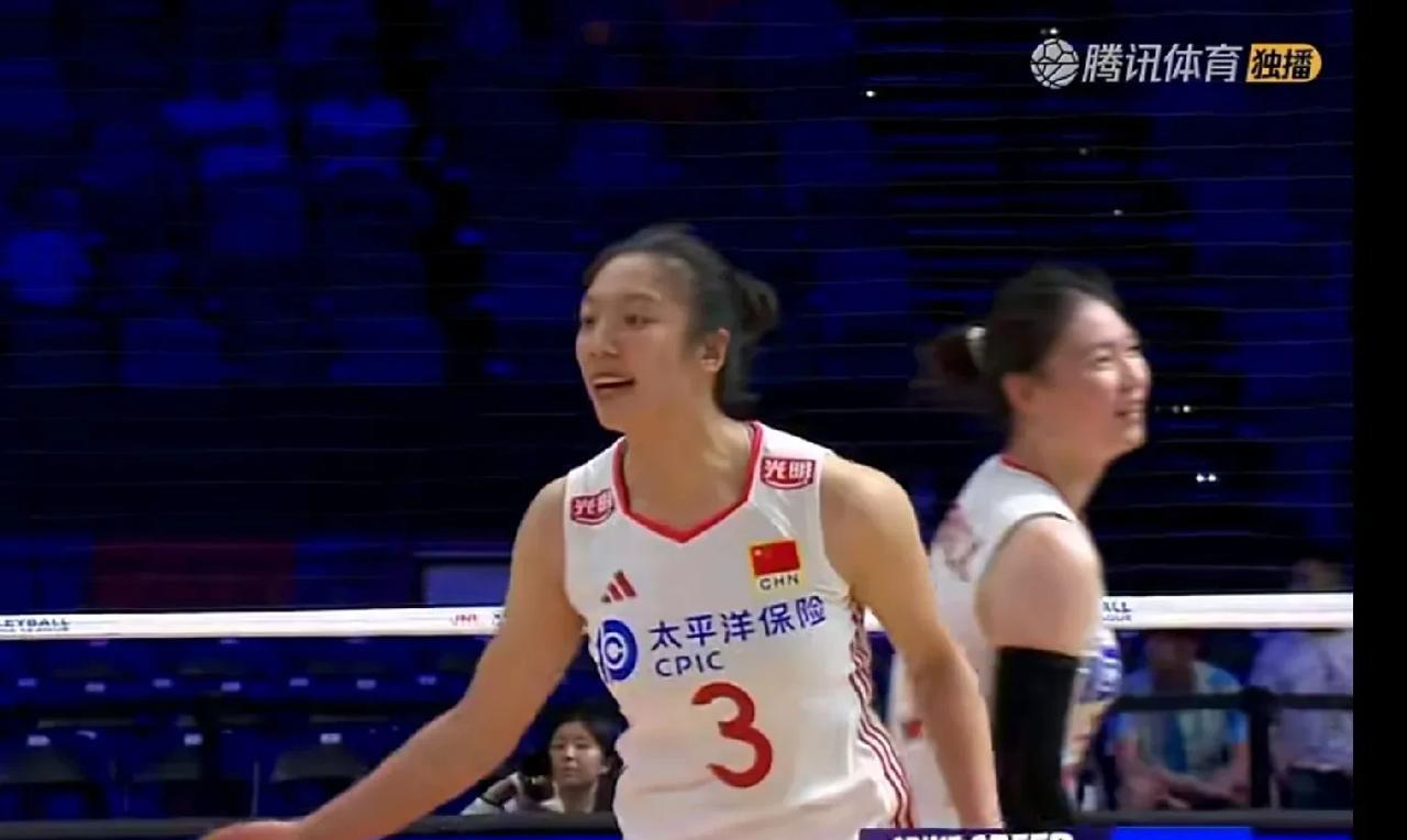 今天对保加利亚这场球打到第五局，吴梦洁化身勇猛的战士和保加利亚拼刺刀，抗住了对方