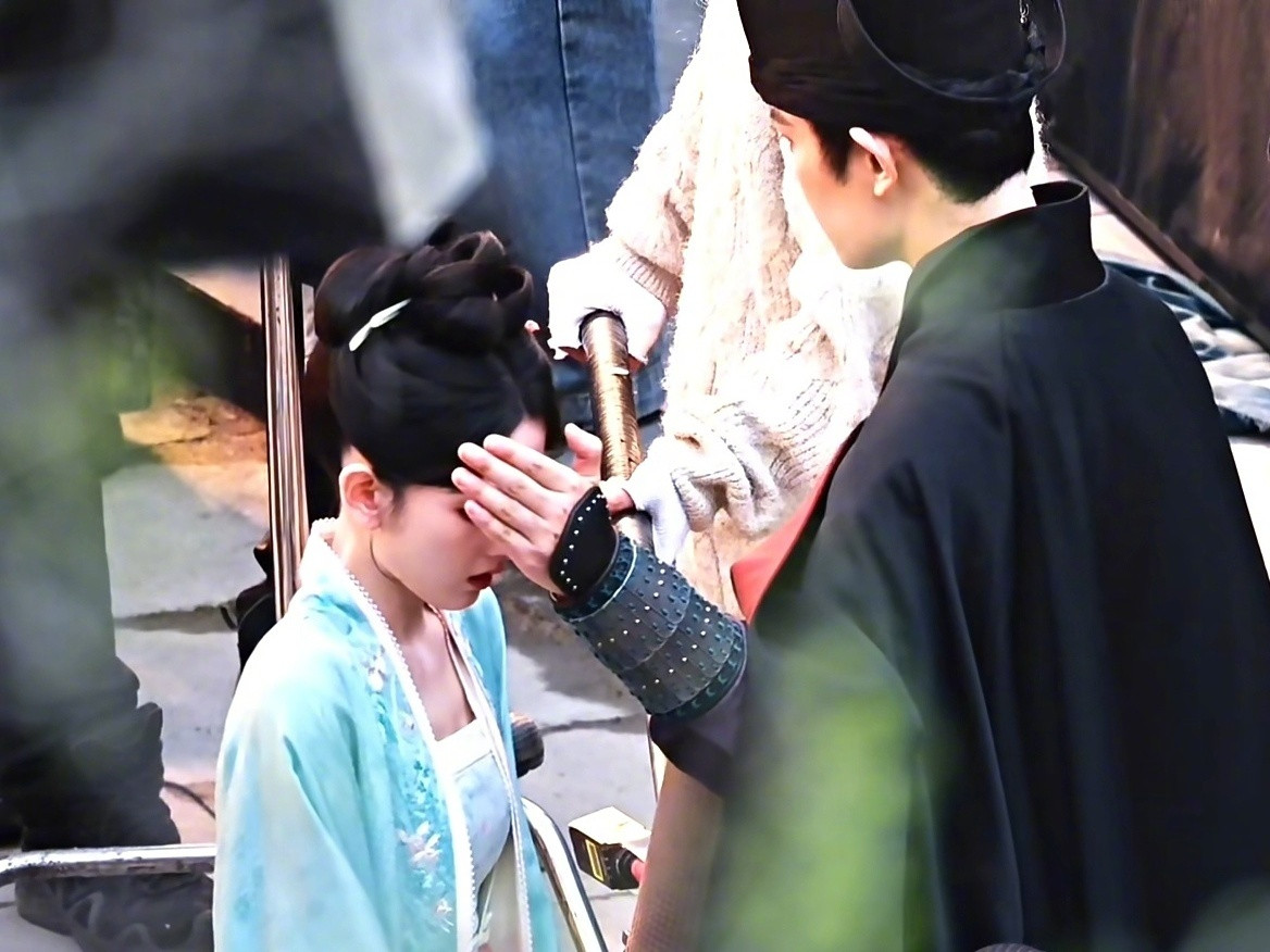 司宫令男女主同框路透宋祖儿的巴掌小脸具象化了👀