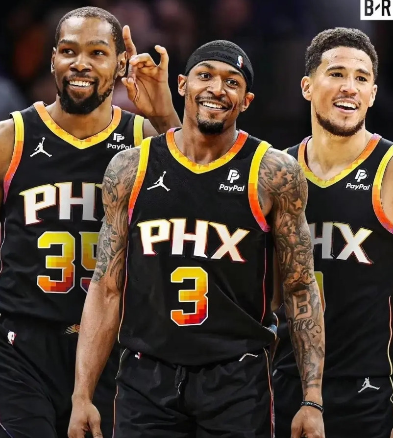 最适合杜兰特的队友，都被杜兰特抛弃了。杜兰特的特点，就是单点爆破，无法带动球队。