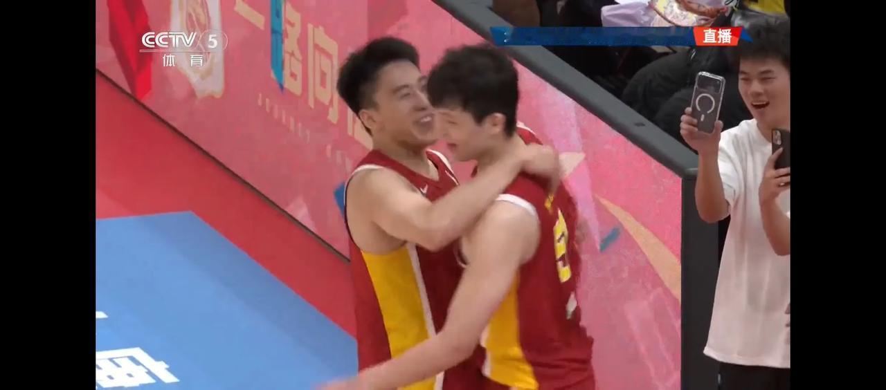 当你重用他俩时，他俩会给你回报！[赞][赞][赞][赞][赞]中国男篮无比惊险