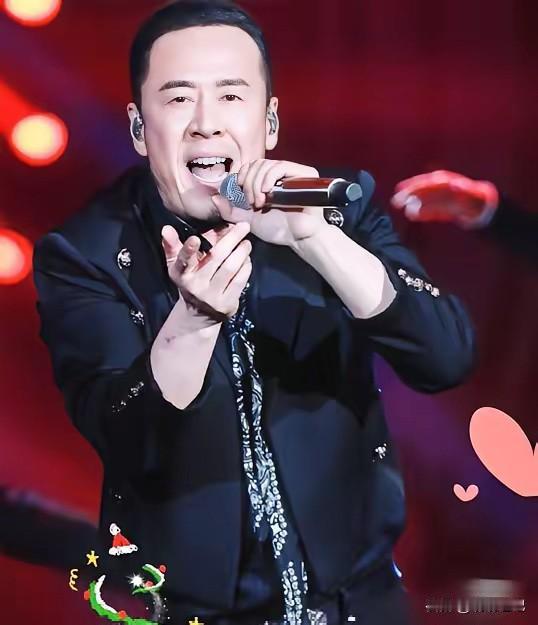 昨晚杨坤在沈阳的演唱会真是看得人有点难受。唱到一半，他抬头一看，看台空了不少座位