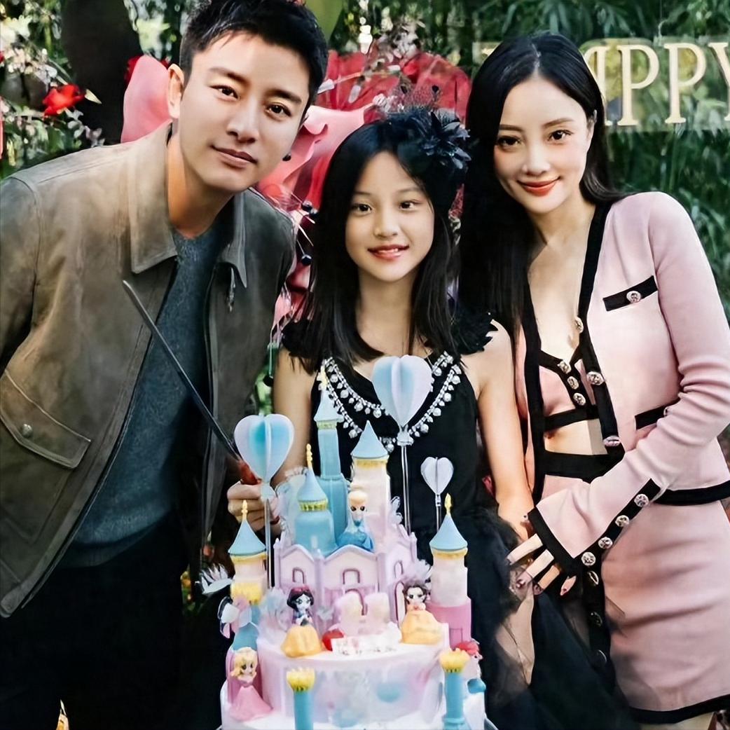 “长大有什么意义？”你敢信？这竟出自那个曾经用一句“我们白着呢”萌翻全网的甜馨
