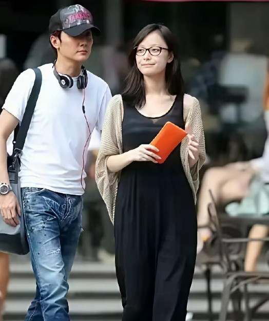 倪妮和冯绍峰年轻时，冯绍峰老帅了。​​​