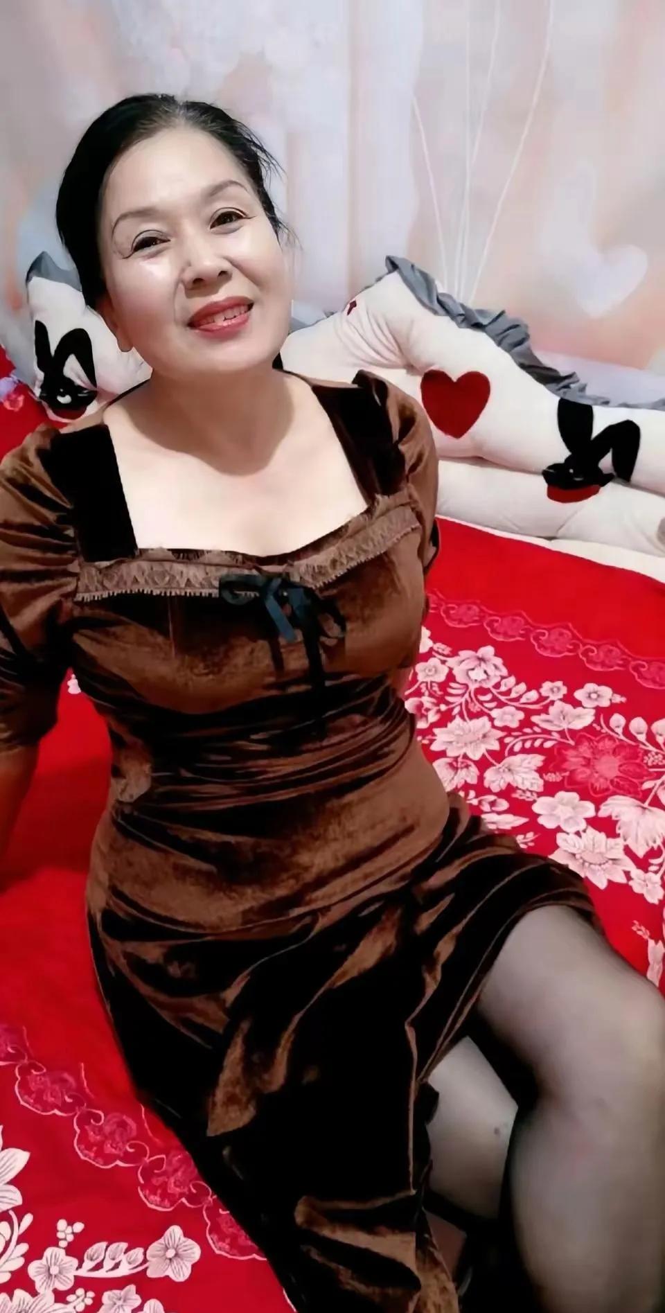 网友：50多岁的老阿姨，还有人喜欢吗？