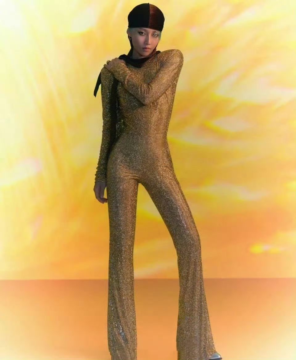 女星穿上紧身衣是什么感觉，看看她们就知道了莫文蔚&Lisa&刘雨昕