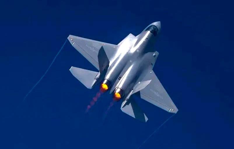 中国歼-35A有多强？近日，美媒表示：“中国空军实力已经赶上美国！”中航工业