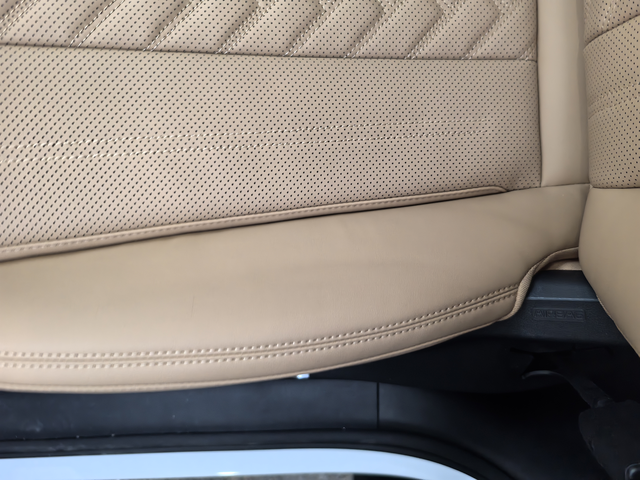 才提车一周主驾座椅侧面就上下车压褶皱了，有和我一样的吗