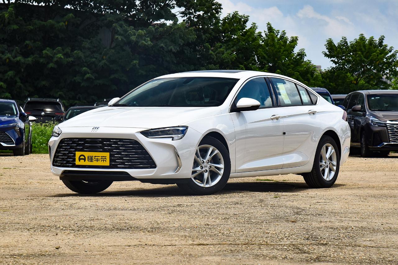 从月销破万到月销百台，别克君威为何卖不动了？曾是合资中型车市场“香饽饽”的别克