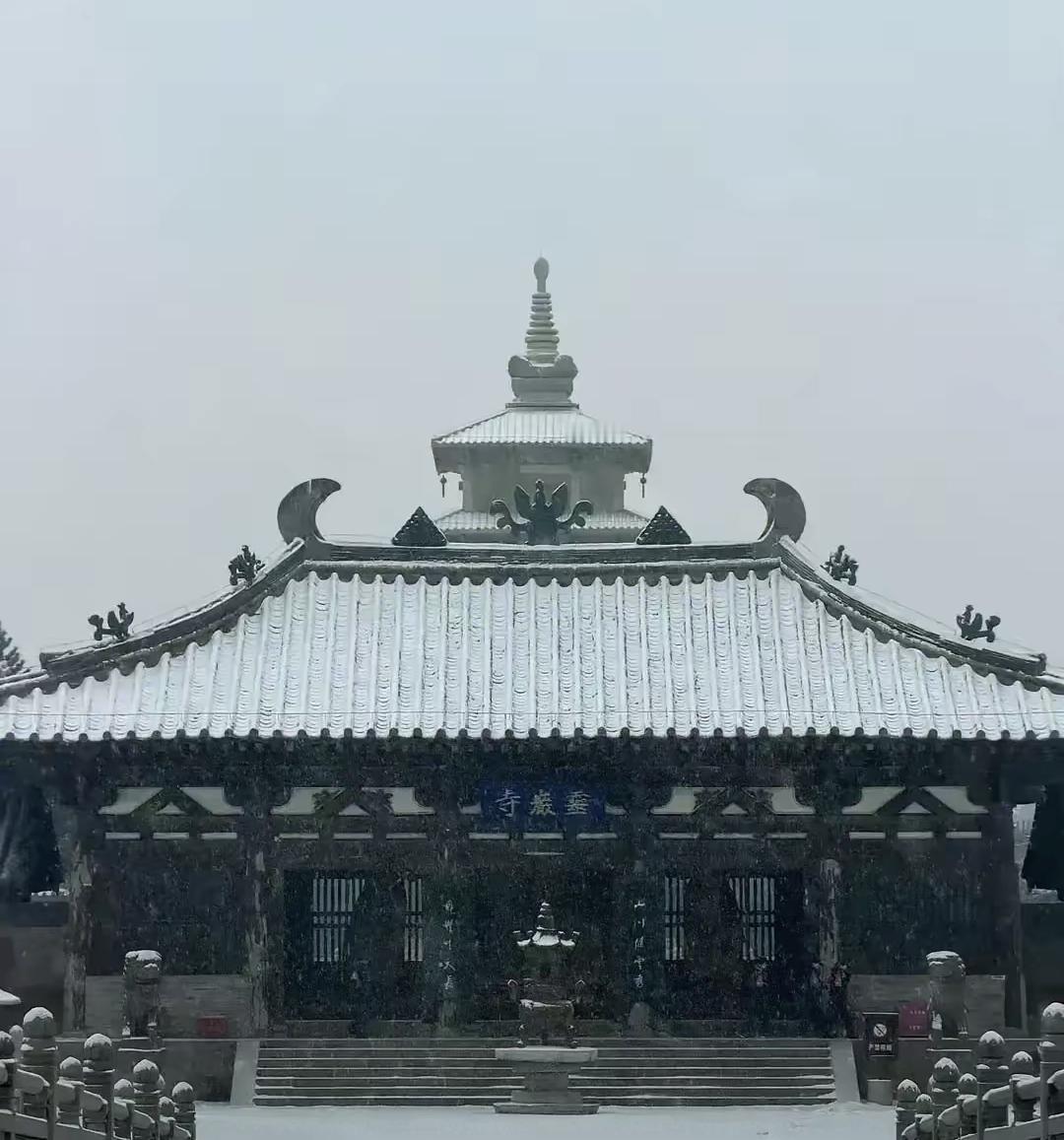 一个女生去年出轨后回男方认错，对方没提离婚反而说再要个娃才原谅她。她怀孕后，男人