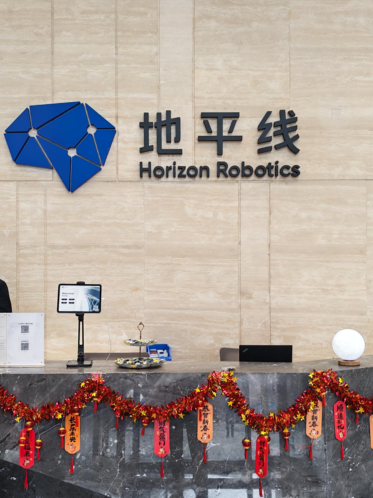 小鹏VLA2.0爆火全网，但真正的"中国版FSD"藏在幕后。最近小鹏VLA