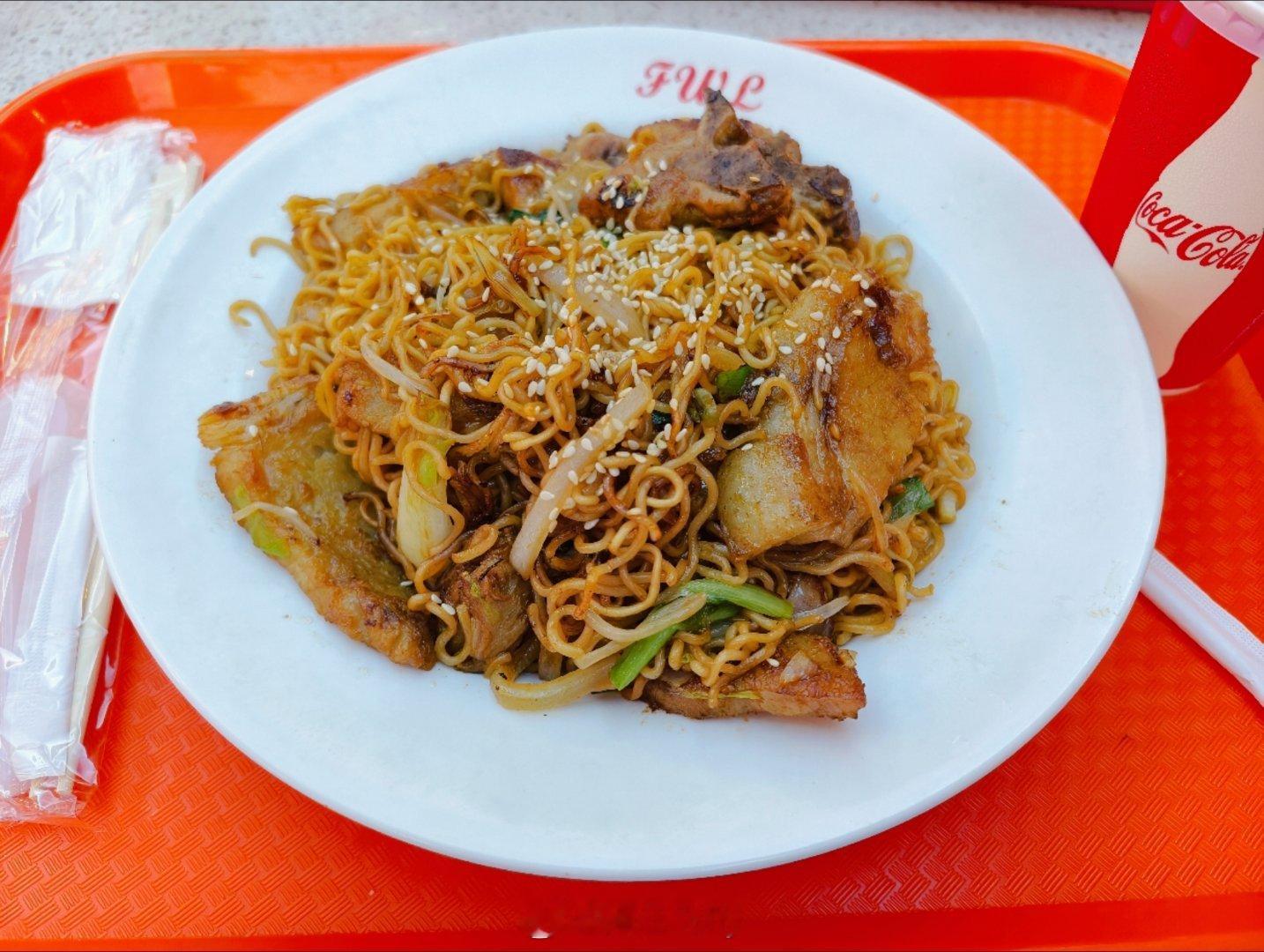 回到大陆感觉连饭都舍得吃饭了午餐图1，75🇲🇴币晚班图2，165🇨🇳币