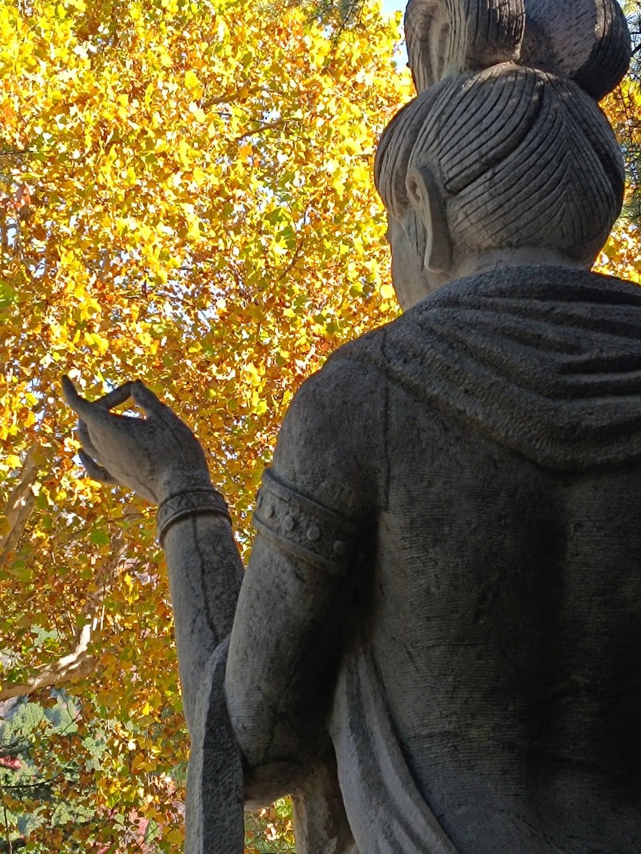 你求神，说明你信神。如果神不帮你，代表神相信你。玄学之所以妙，在于其中非人