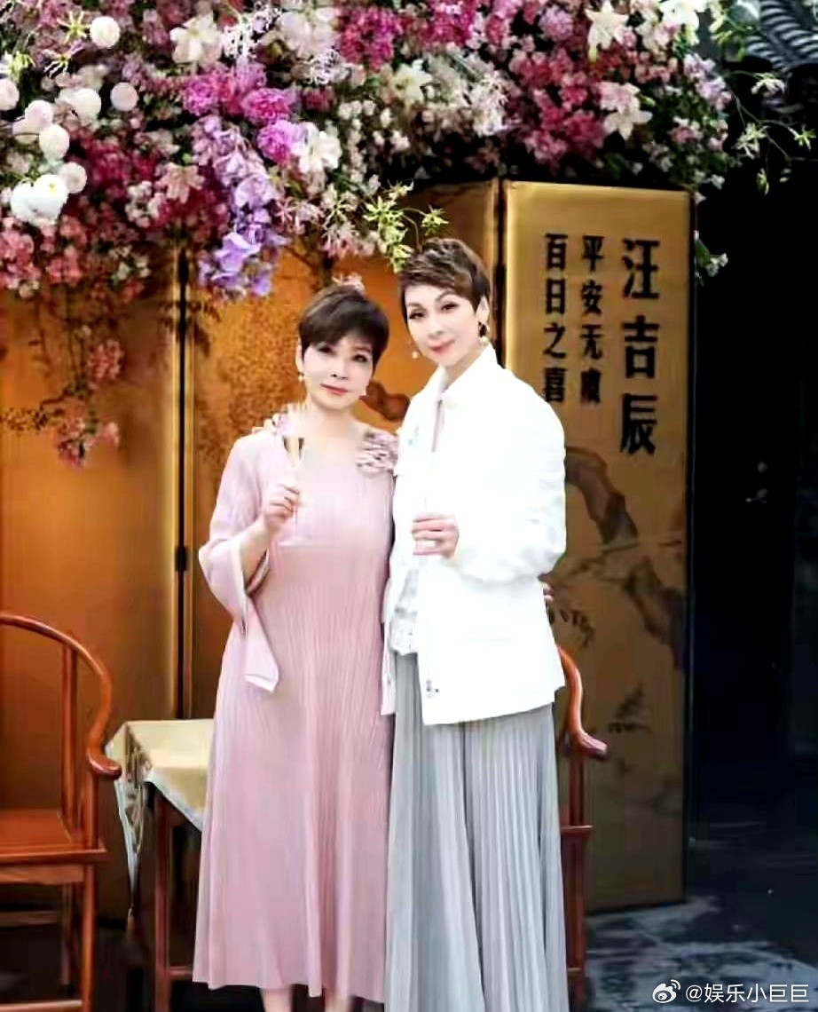 张兰身边这位“猛将”，真不是一般人。小汪宝百日宴上，麻六记高管洋洋直接搂着马筱