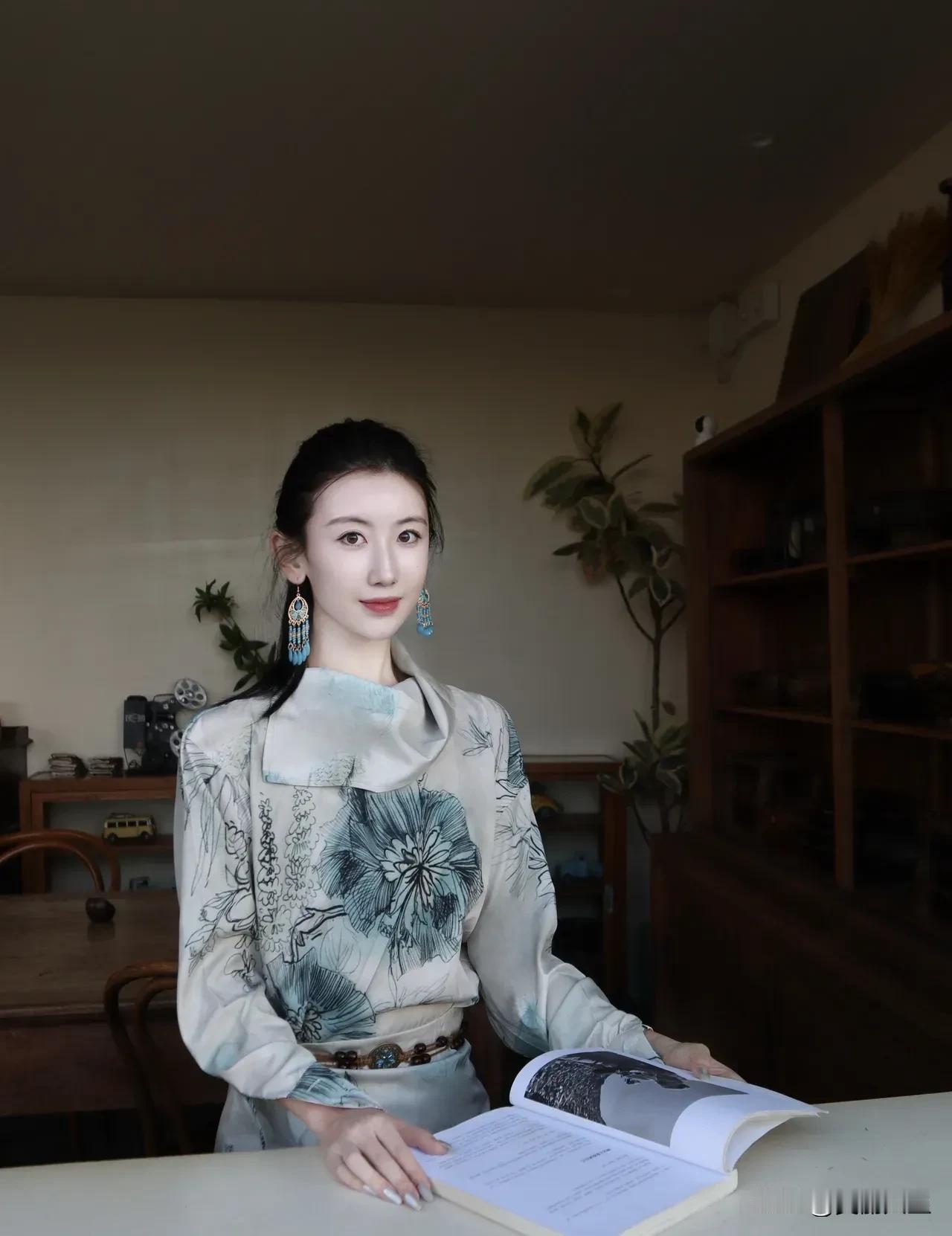 幸福是什么？幸福不一定要和别人比，而是要用心慢慢体会。快乐是什么？快乐不一定