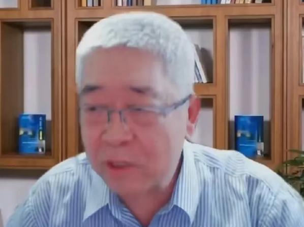 北大教授乔晓春被全网批评其崇洋媚外之后，彻底愤怒了！他专门录视频对此进行了反驳。