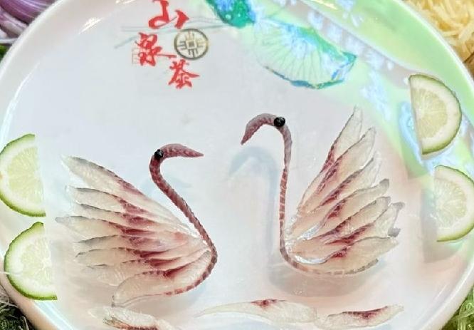 60多岁的男人还有生理性需要吗？我们学校一个57岁退休单身女教师，在公园跳舞