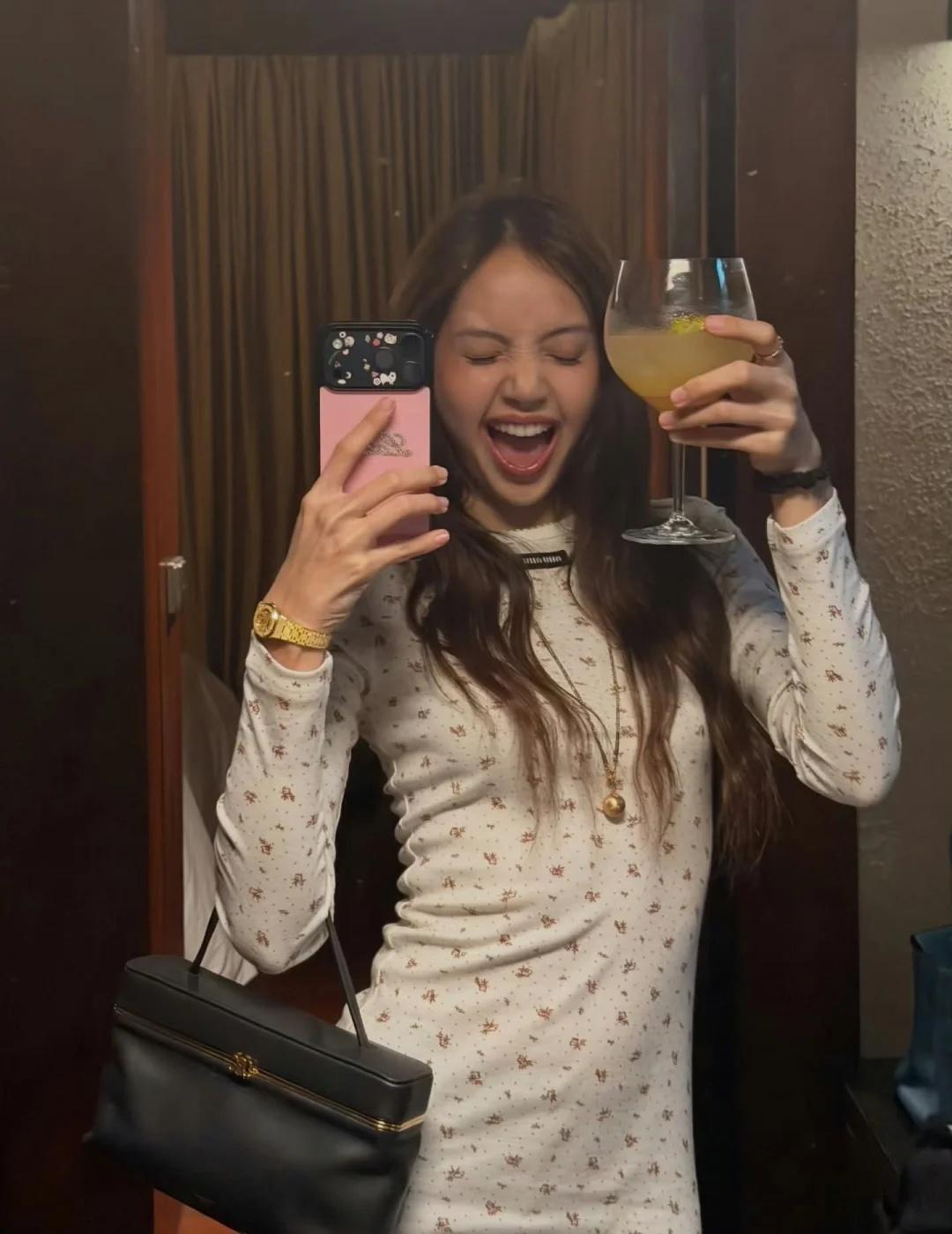 Lisa在巴厘岛宝格丽度假村庆祝29岁生日🎂Lisa好身材啊❕❗️入住的酒