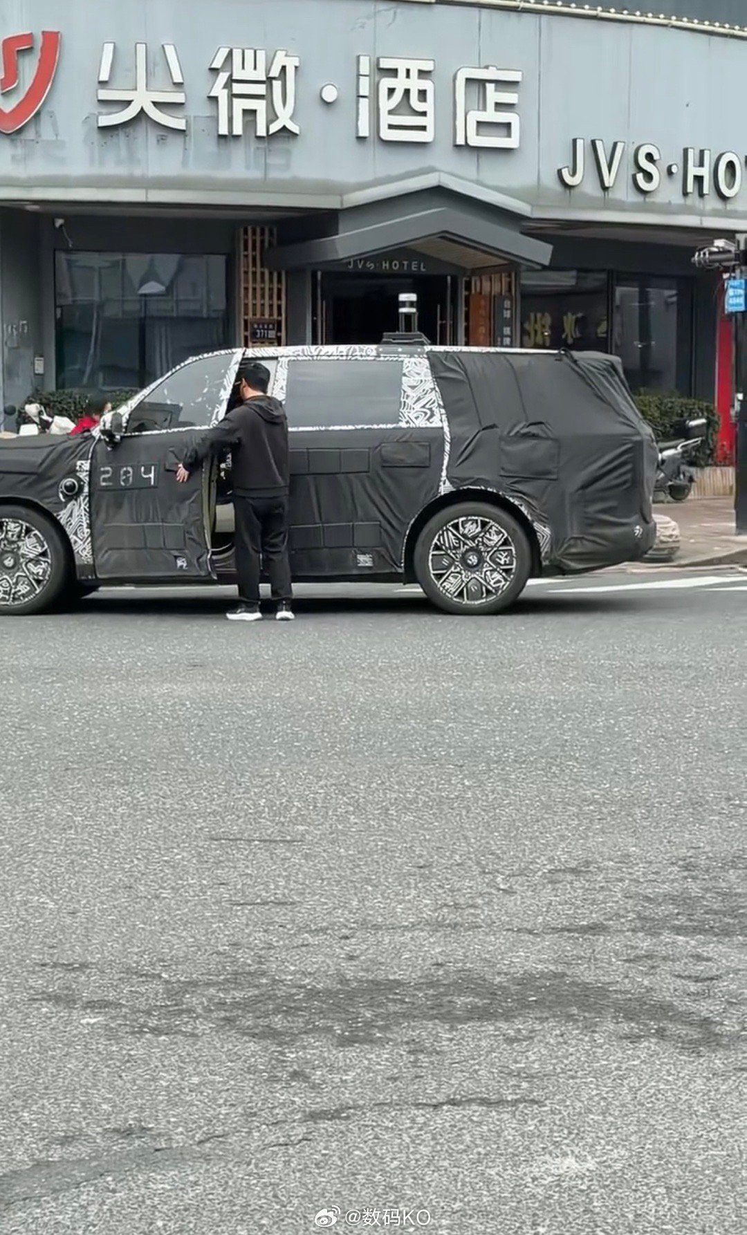 小米YU9够不够大，比人还高一截