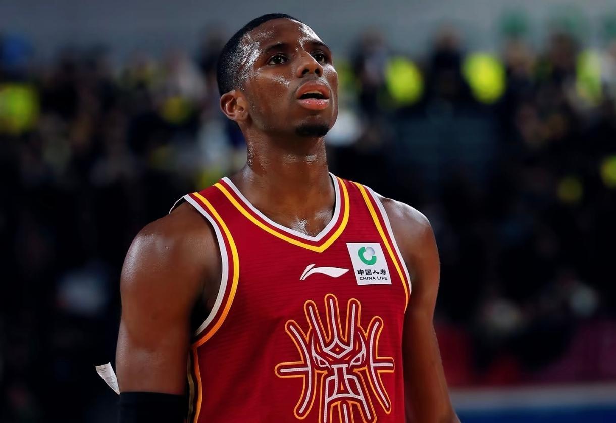 北京1分险胜山西后，翟晓川聊起队友迪亚洛时说：“在我看来，他有非常强的好胜心，跟