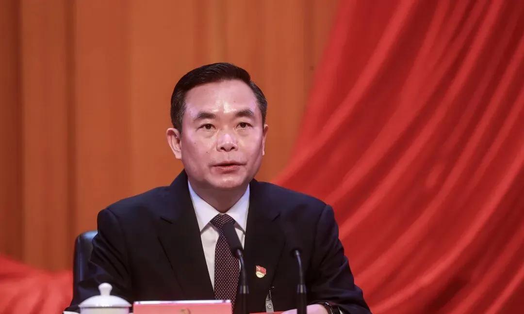 继昨天武隆区区长左军被查之后，重庆又一正厅级干部任上被查。据重庆市纪委监委消息，
