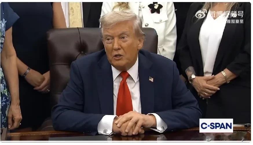 记者：国防部改名，需要国会通过法案吧？Trump：我们就直接改，我相信国会能