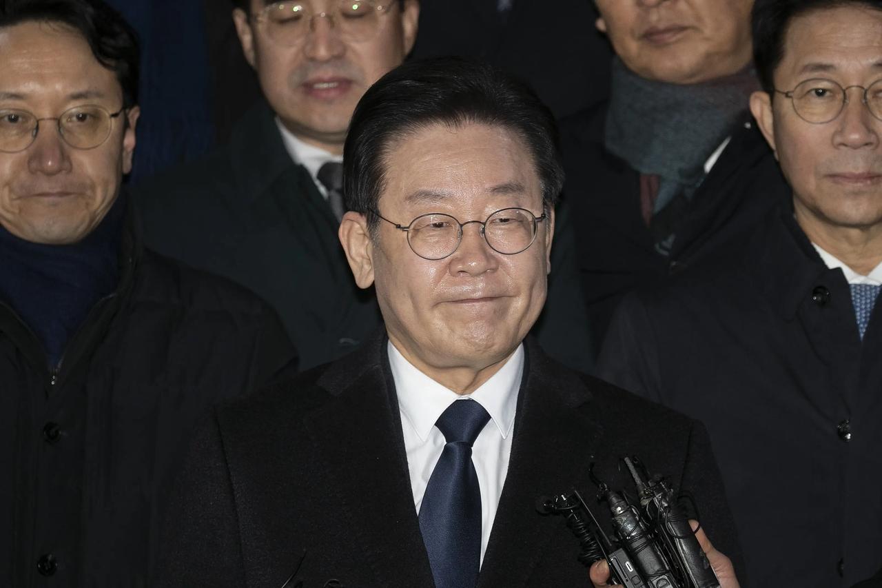 李在明还是对中国出手了！刚带200人财阀团访华签大单，转头就穿上防弹衣去延坪岛