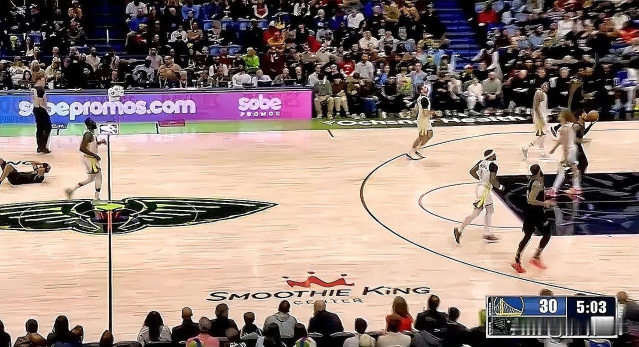 勇士恶汉追梦格林真是来搞笑的！在今日鹈鹕对阵勇士的第二节比赛中，追梦连续外线被放