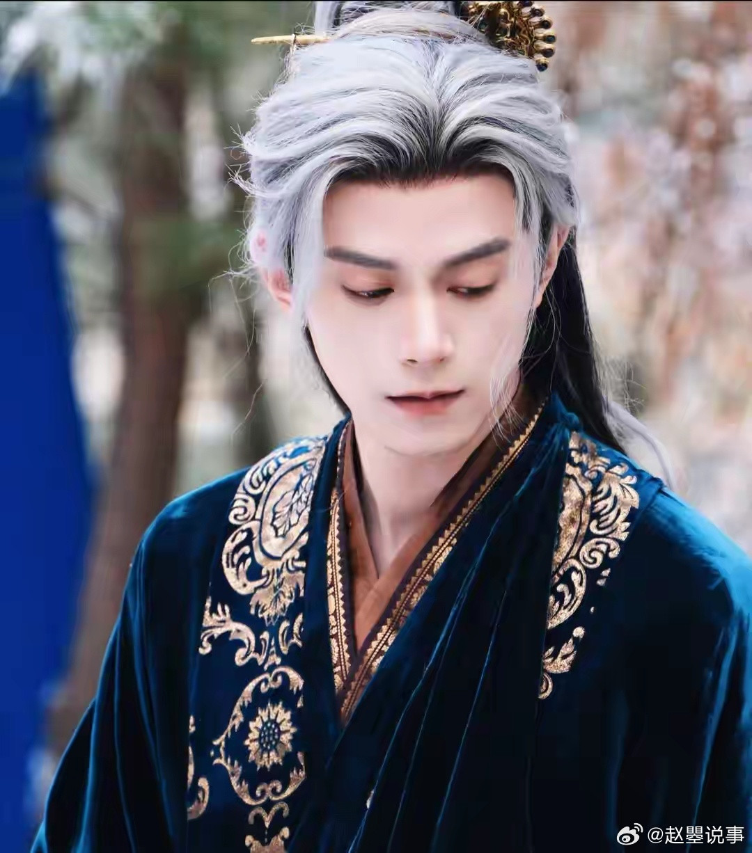 所有人都趁着承德太子不在，欺负他留下的唯一遗孤，谢征说齐旻鸠占鹊巢，阴险毒辣。网