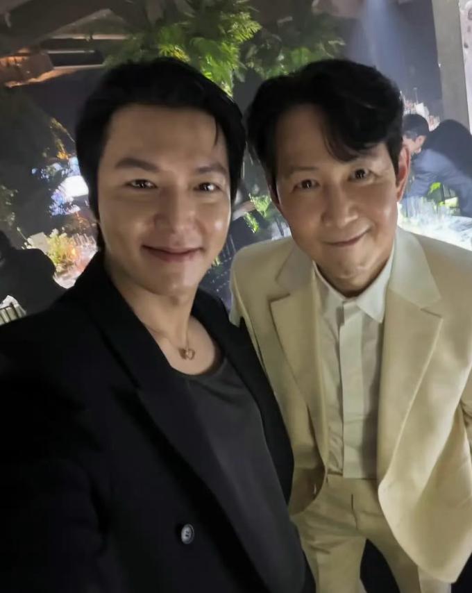 李敏镐如今真是肥肿难分，巅峰时期的他棱角分明帅绝人寰，韩国的空气果然有酵母。