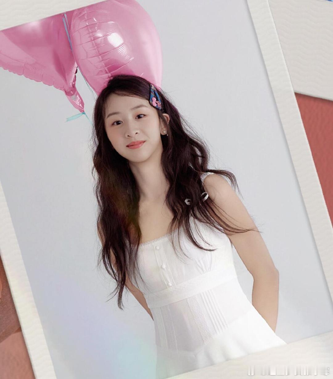 森碟18了18岁森碟生日照森碟18了，蓬松长卷发衬得五官更精致，越长大越惊艳！