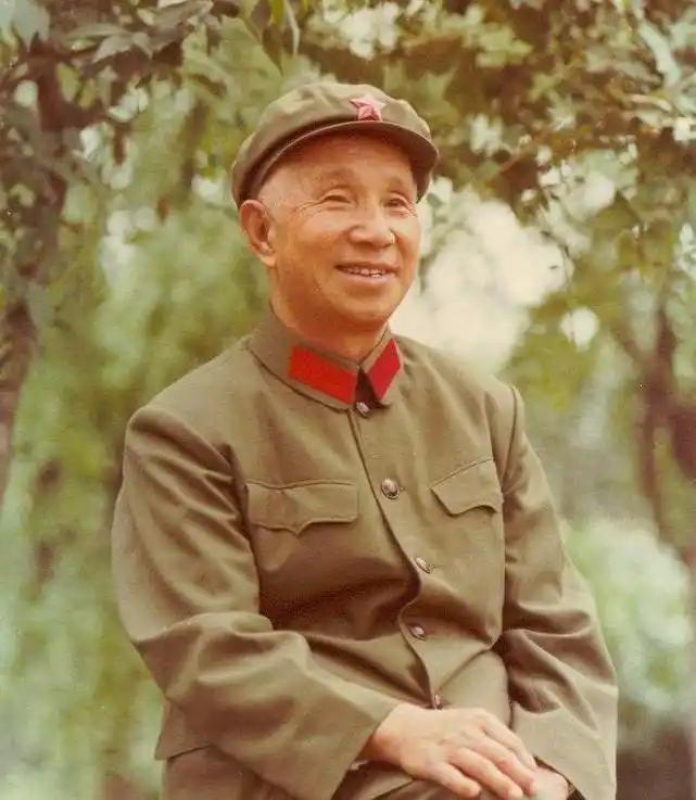 1969年，粟裕因工作无法亲自照顾留在南京的老母亲，便致电时任南京军区司令员的许