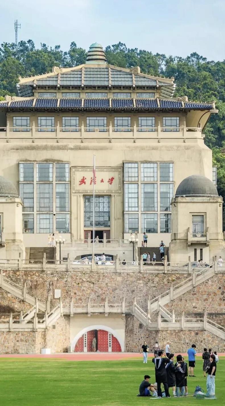 武大图书馆事件，谁才是那个最大的罪魁祸首？武大图书馆事件发酵以来，网上铺天盖地