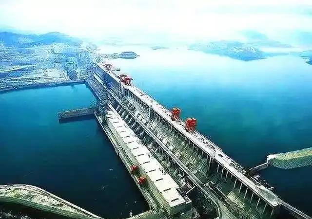 曾经我国为了解决工业化的电力能源瓶颈及长江航运和防汛，于1994～2009年，耗