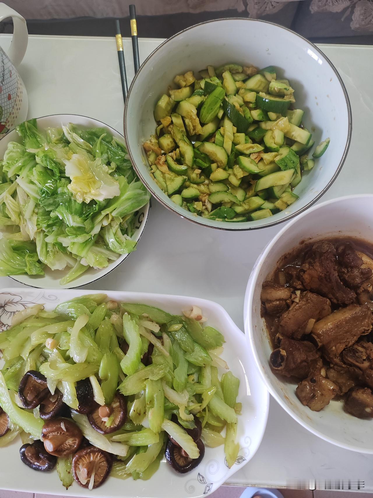 今天的晚餐营养又健康吧？妥妥的兔子餐啊！就看能不能坚持下去了！这三天在医院调