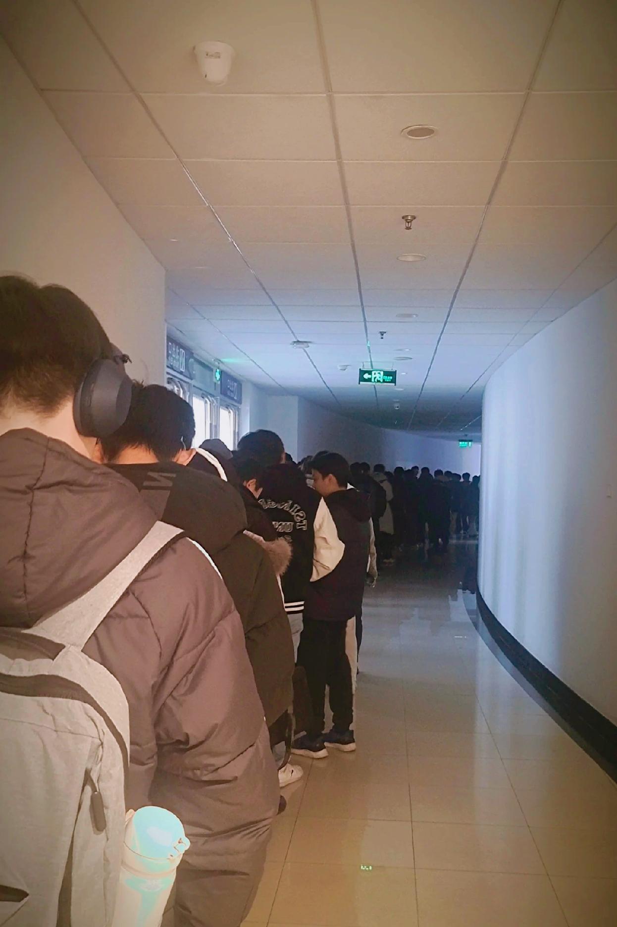 80%男人，没有青春期中向往爱情，成年相亲结婚后，没有爱好，没有释放压力的地方，