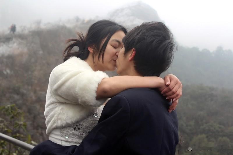 家人们，来看看2026年1月17号水瓶座的运势！这天综合运势一般，没大好运也没大